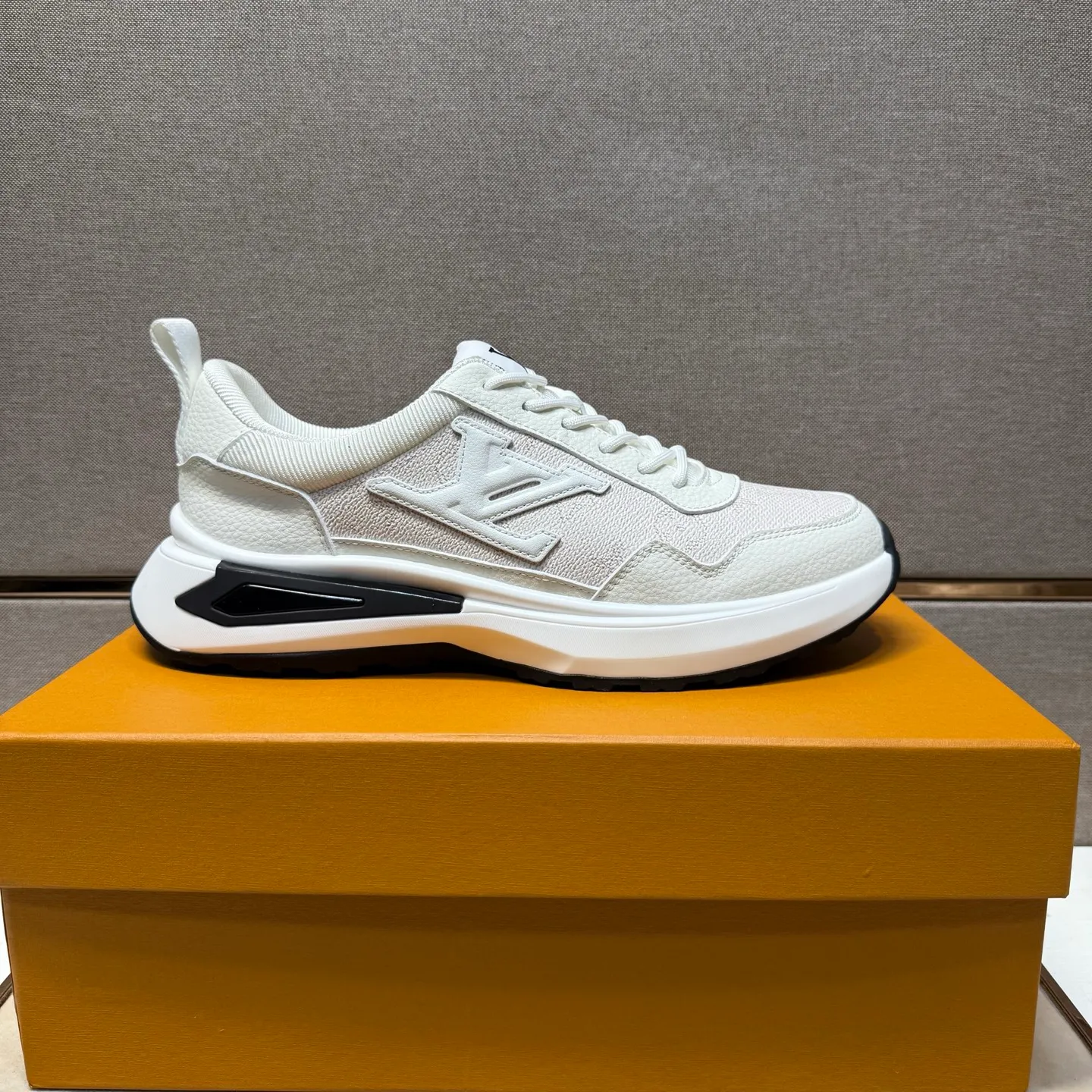 Men's men's shoes 💰pp462【LV～】men's casual shoes 2025z cabinet sales simultaneously 🔶Size: 38-44 #️⃣ 🔷3 colors🔜The upper is made of multi-material splicing➕Mesh lining, comfortable and breathable, sole: original comfortable and wear-resistant outsole, ⚠️real thing📱photographed🎬real thing is better📢📢📢